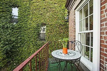 Rented by Avi Nash Associates