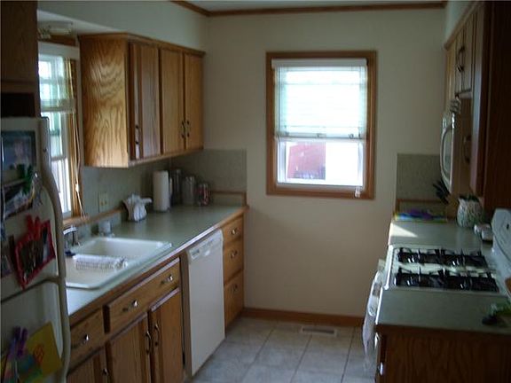 2nd image of 28415 Oak St