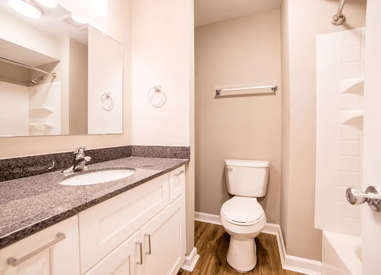 7 Pointe Apartments — Photo 12
