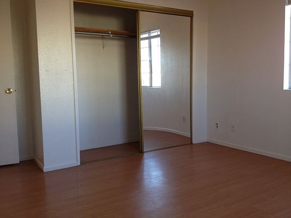 5th image of 318 N Hobart Blvd APT 9