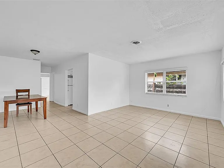 1218 NW 6th Ave — Photo 5