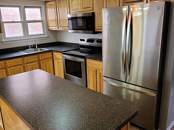 3rd image of 3652 Harper Ave