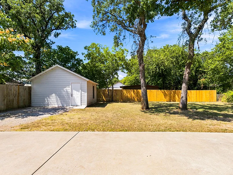 2319 Dell St — Photo 29