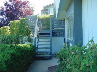 1716 NW Crescent Dr, Grants Pass, OR 97526