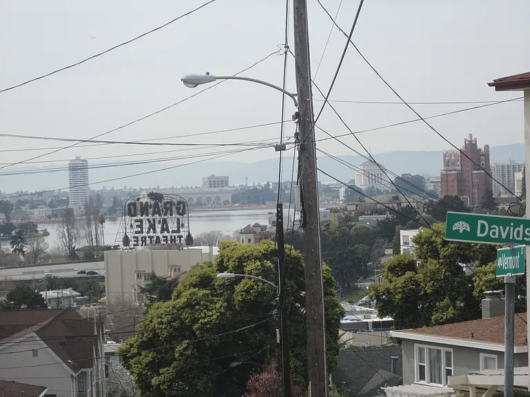 Vermont Street Apartments — Photo 7