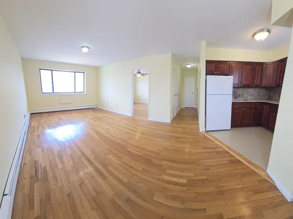 5923 157th St APT 3B, Flushing, NY 11355