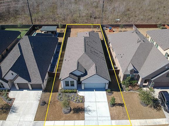 Close to neighborhood park