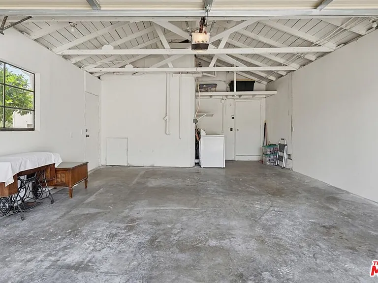 2919 Maxwell St — Photo 25