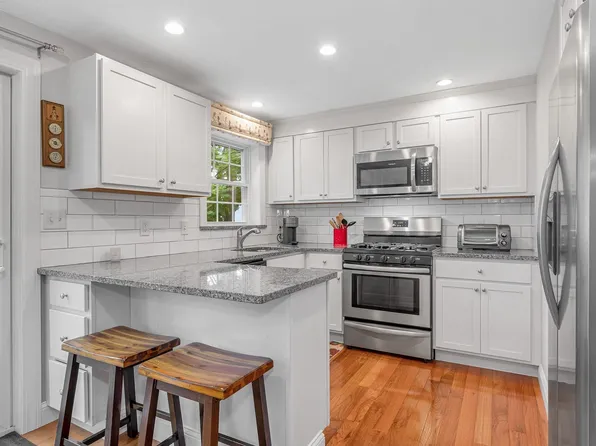 80 Smith St #3A, Lowell, MA 01851