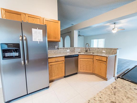 2nd image of 1218 White Oak Cir