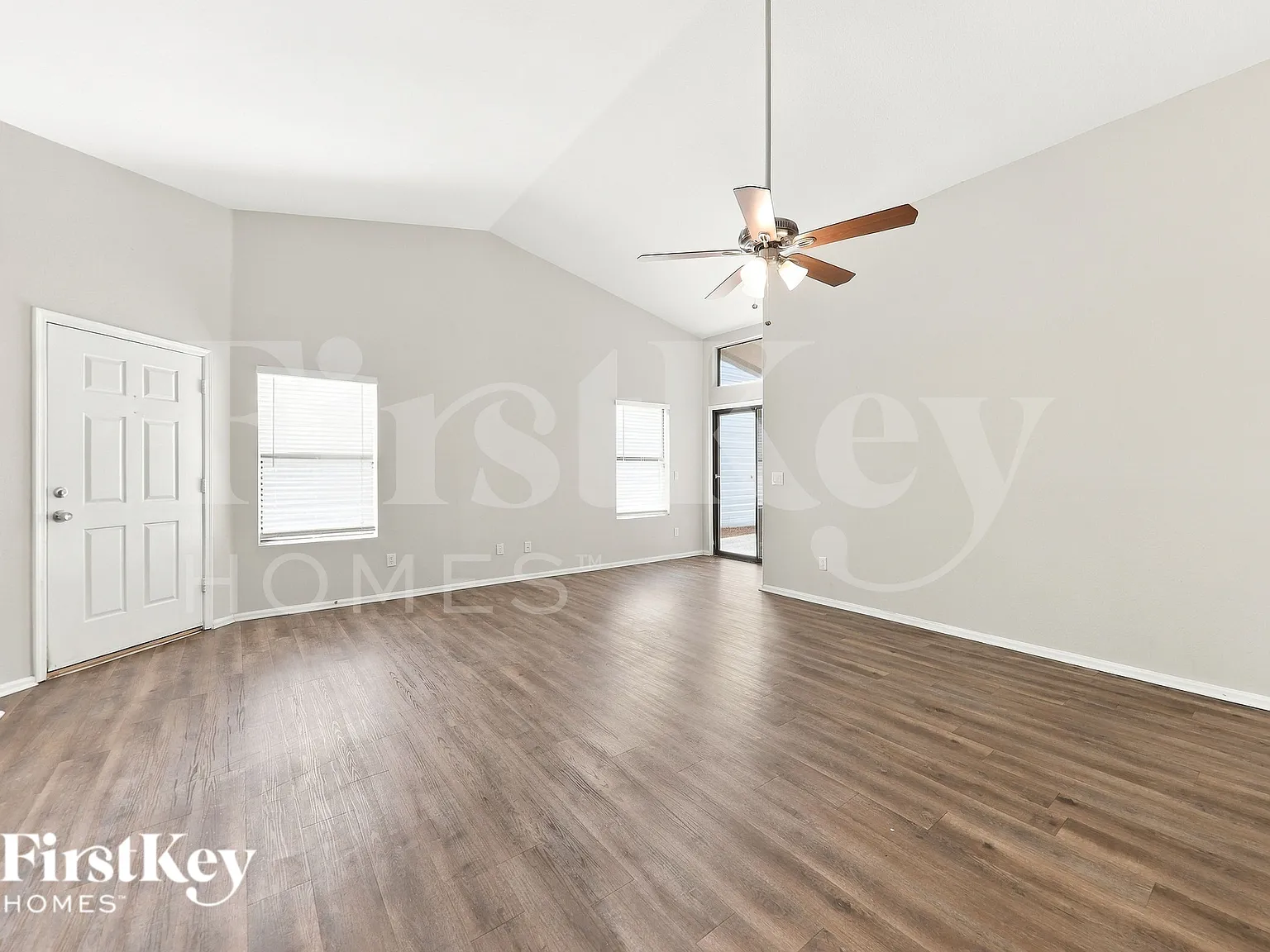 3 bed, 2.0 bath, 1567 sqft, $2,115 — Photo 4