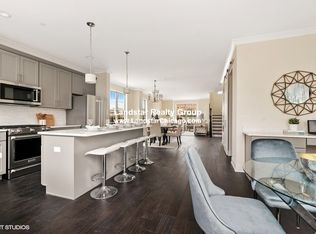 664 Elm St, Deerfield, IL 60015