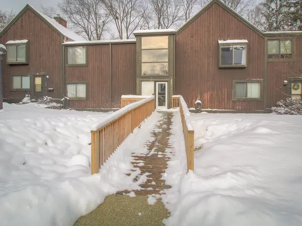 249 Ballantrae Ct APT D, Kalamazoo, MI 49006