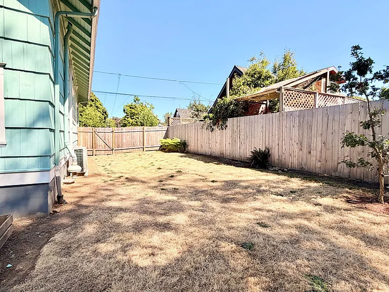 5319 NE 16th Ave — Photo 32