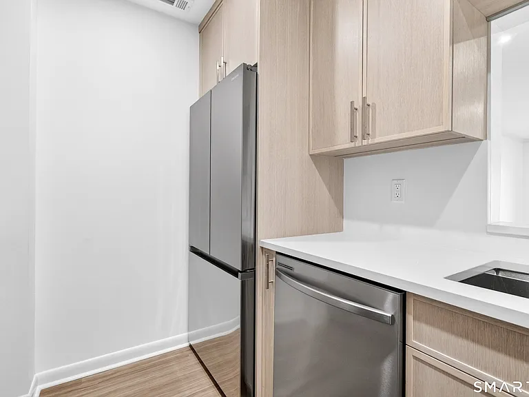 1500 Bedford St #202 — Photo 6
