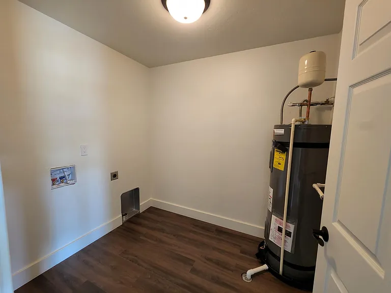 642 Corporate Dr — Photo 10