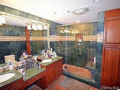 100 Cuttermill Rd #4V — Photo 11