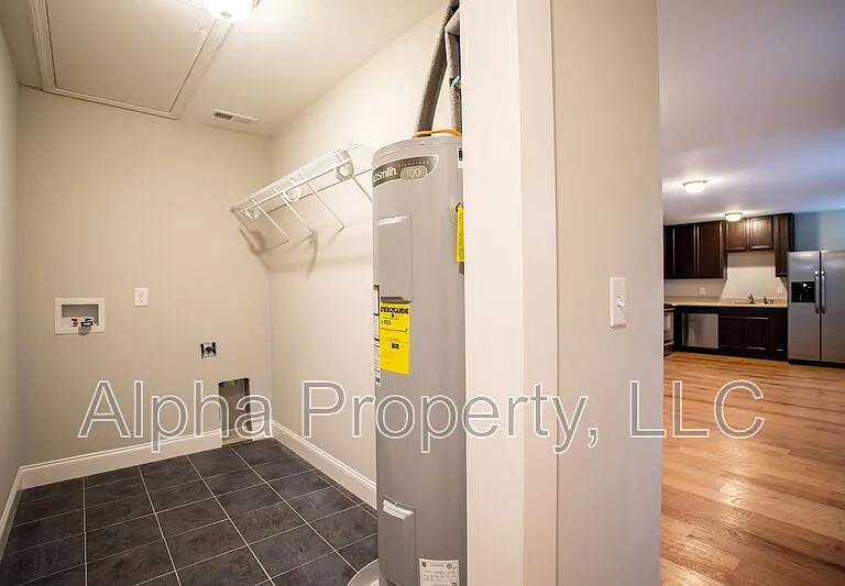 305 Buncombe St #A — Photo 11