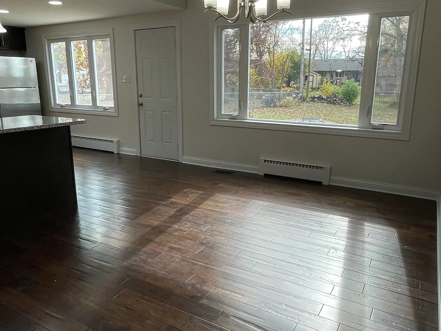 381 Ellendale Pkwy — Photo 4