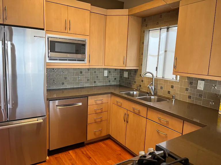 1122 La Mirada St — Photo 4