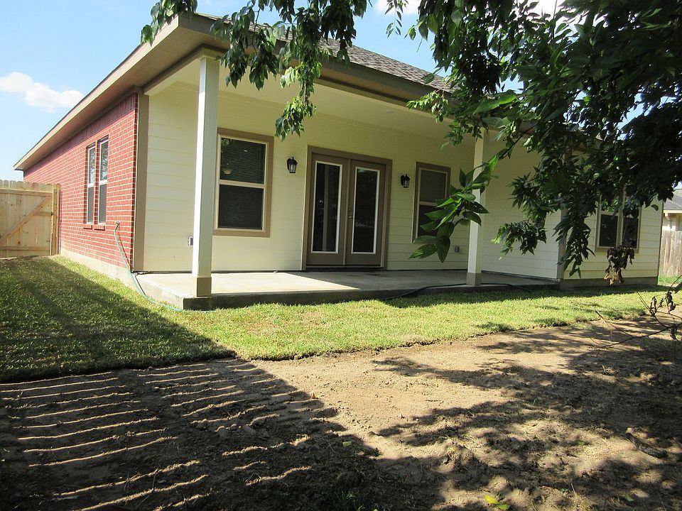 1st image of 3018 Greenbriar Dr