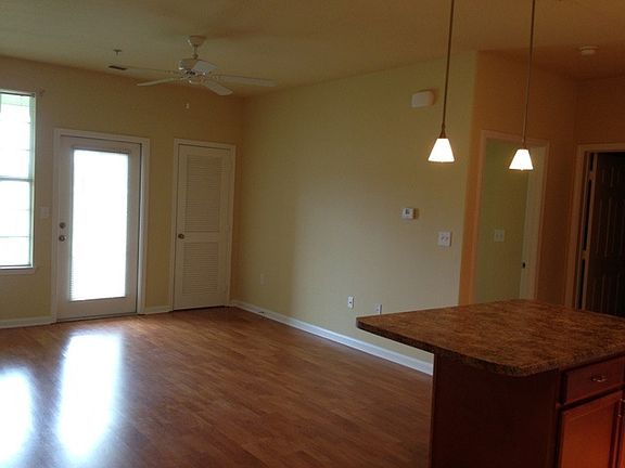 3rd image of 206 Continental Dr