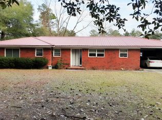 710 Riverside Dr, Jesup, GA 31545