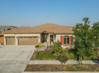1417 Elizabeth Dr, Hanford, CA 93230