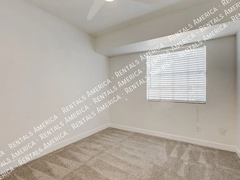 819 W Ross Ave — Photo 17