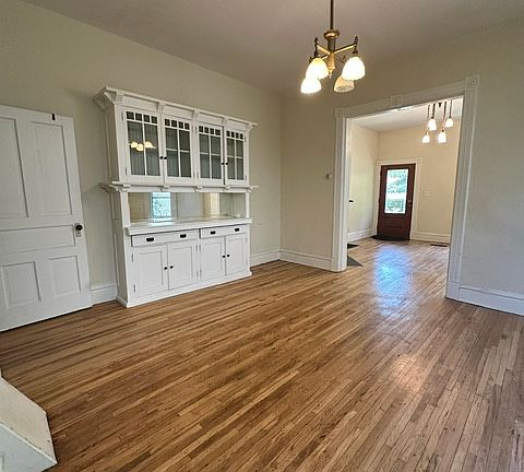 2nd image of 632 Bates Ave #634