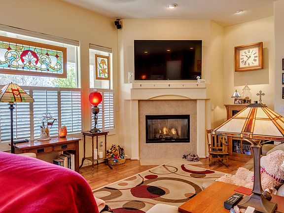 GAS FIREPLACE