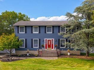 2 Dawn Ct, Chester, NY 10918