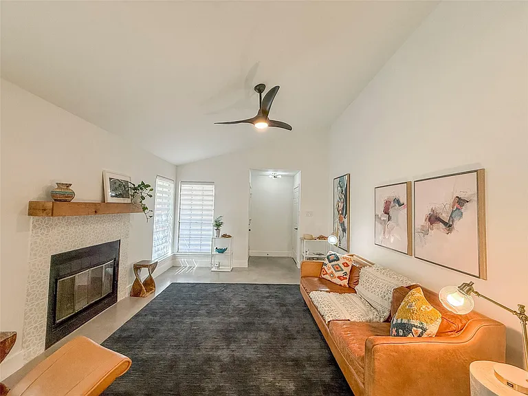 2313 Thornwild Pass — Photo 2