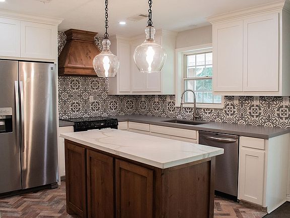 3rd image of 109 Twin Pines Ln