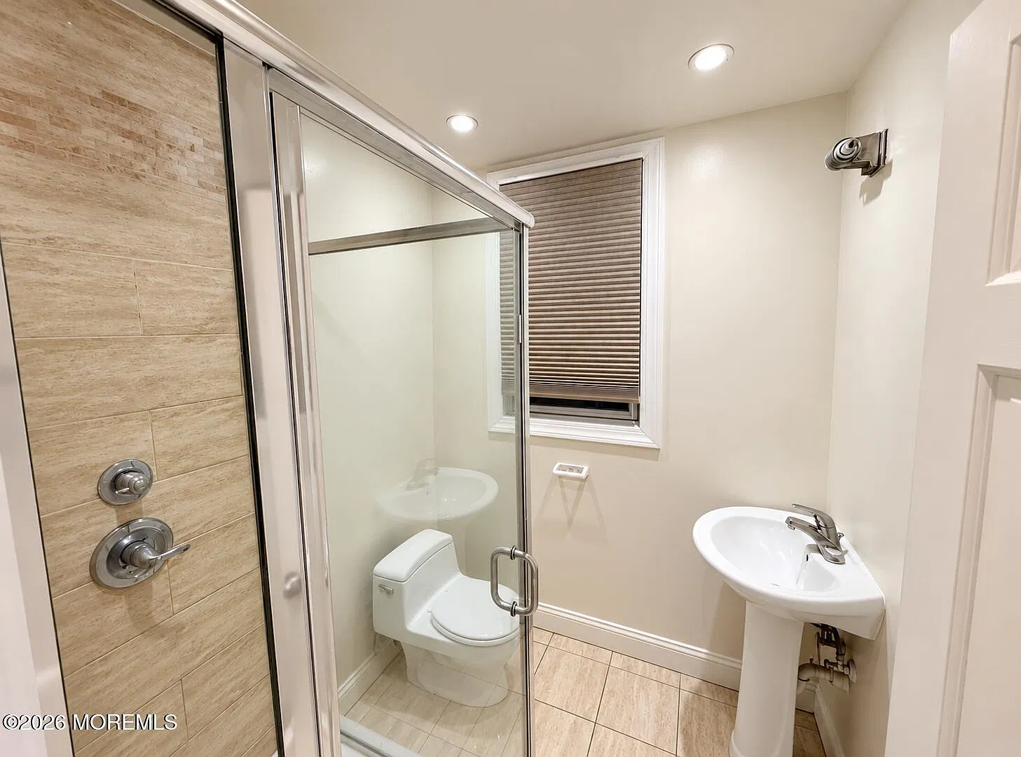 2 bed, 1819 sqft, $2,200 — Photo 4