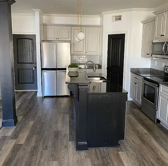 806 Richards Ct — Photo 3