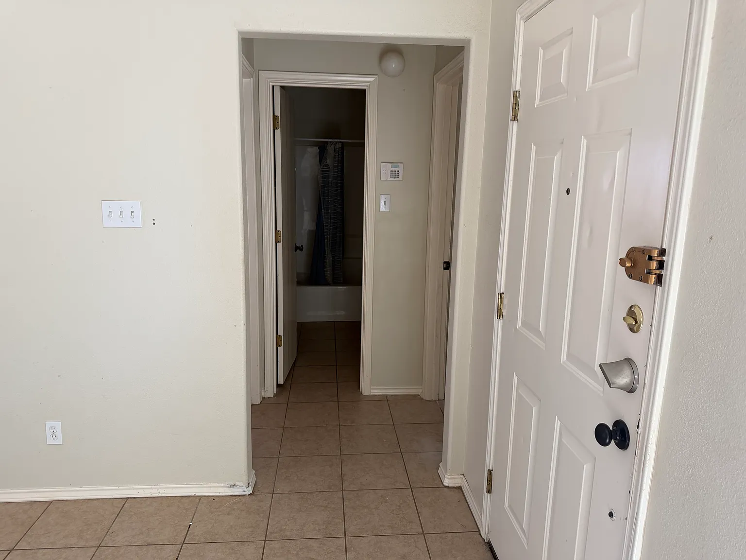4 bed, 1409 sqft, $1,650 — Photo 2