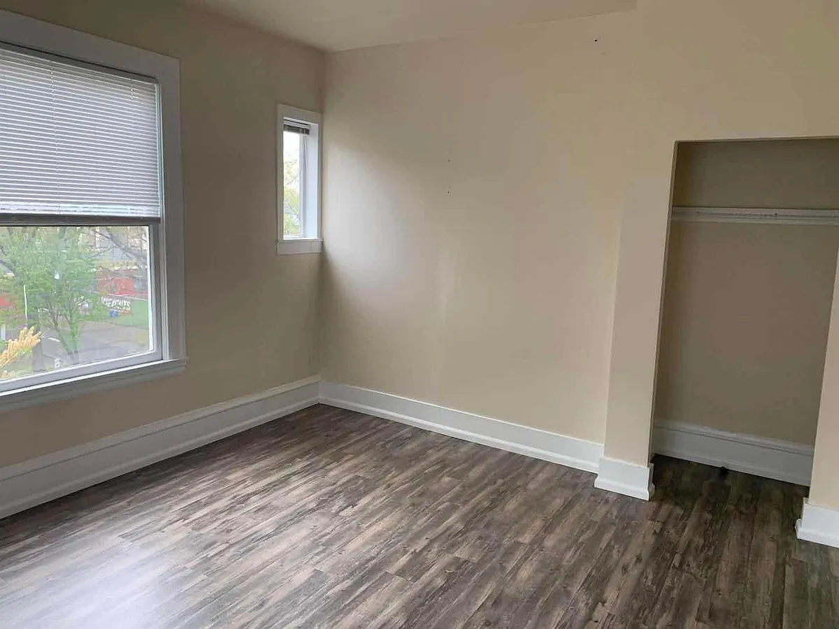 Building Photo - 5033 Brooklyn Ave NE #11
