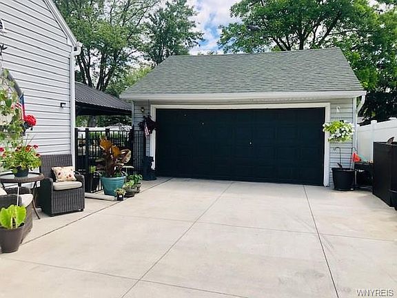 3rd image of 443 Robert Dr