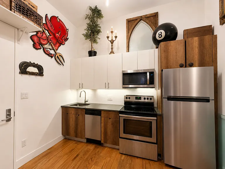 1082 Madison St #1 — Photo 2