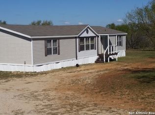 196 Country View Ln, Floresville, TX 78114