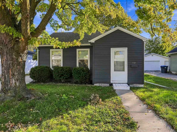 121 Plummer Ave, Neenah, WI 54956