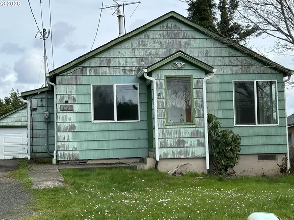 1221 S 8th Ct, Coos Bay, OR 97420