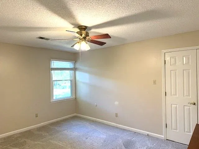 4 bed, 2.5 bath, 2670 sqft, $2,600 — Photo 4