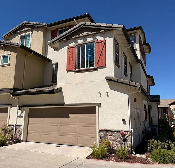 12101 Almeria Way — Photo 4