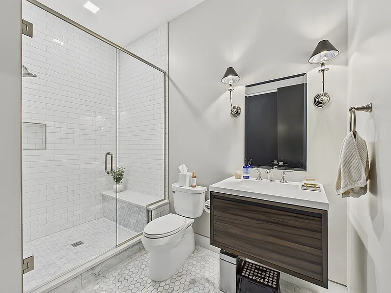 155 N Southmoor Dr — Photo 26