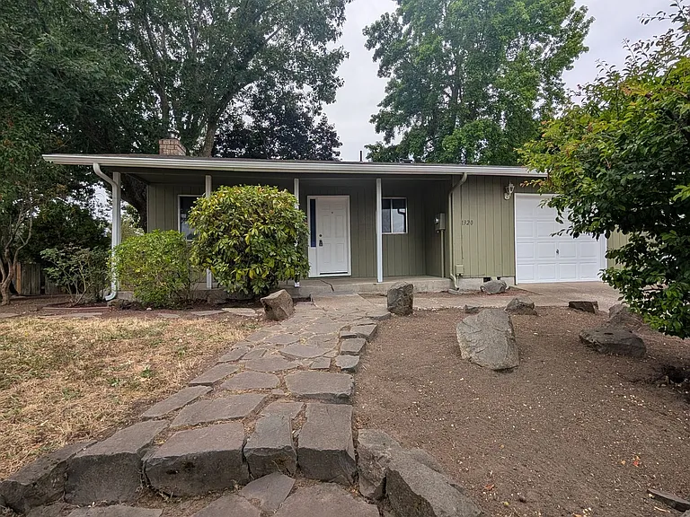 1320 Candlelight Dr — Photo 1