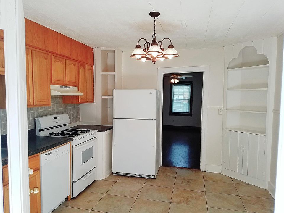 2nd image of 623 Ferry St