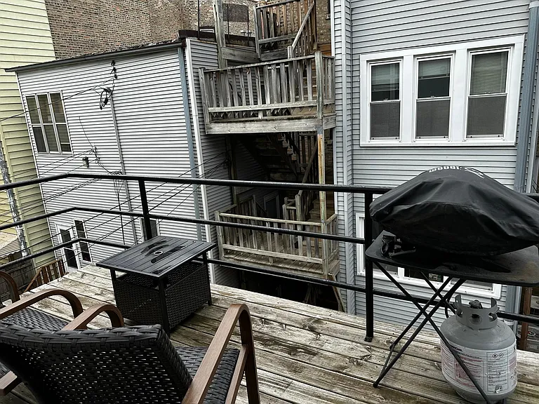 WEST SUN ON PRIVATE DECK OFF THE LIVING ROOM
