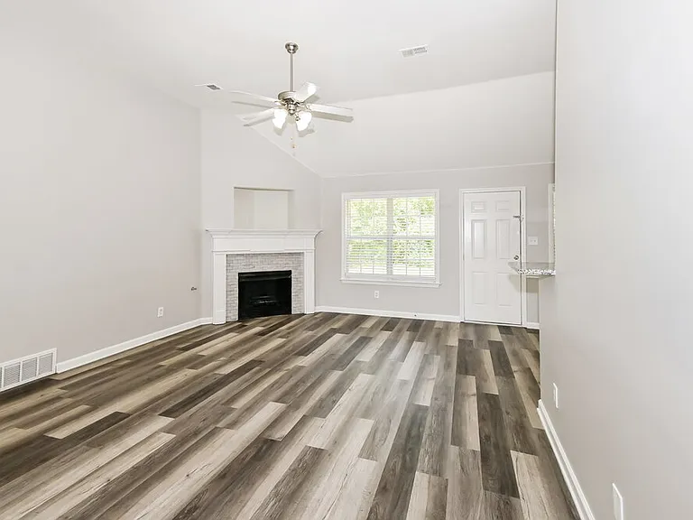 10594 Wyckford Dr — Photo 4